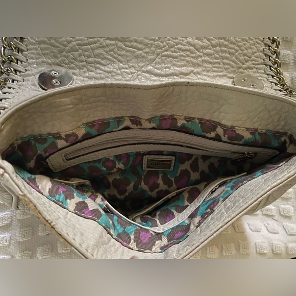 White Guess Crossbody Chain Purse - Picture 4 of 4